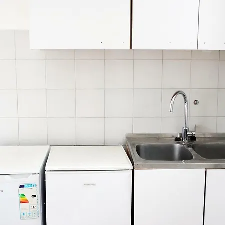 Apartment Hit *