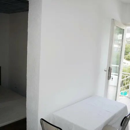 Apartment Hit *